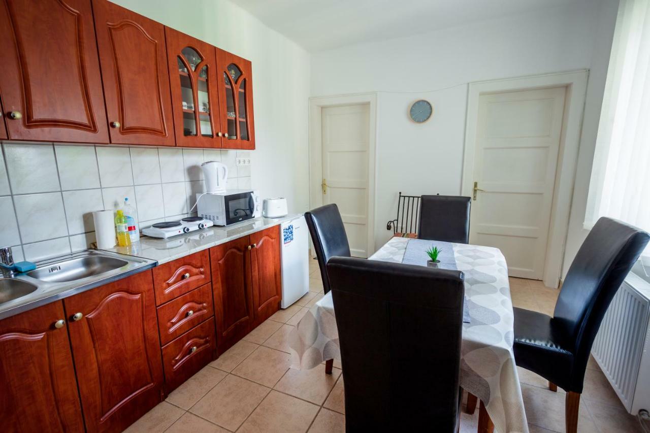Viragos Vendeghaz Apartment Keszthely Exterior photo